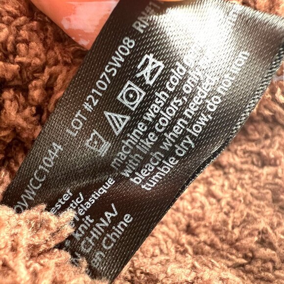 Barefoot Dreams CozyChic Pom Pom Beanie Scarf Set in Chestnut NWT - Picture 9 of 10